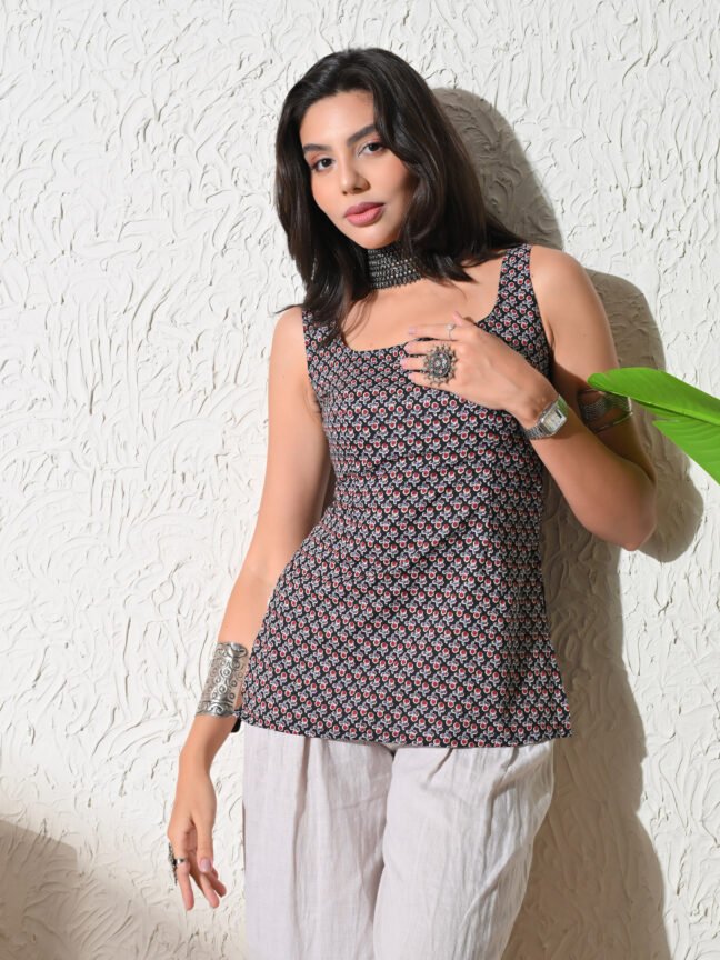 Laari sleeveless short kurti