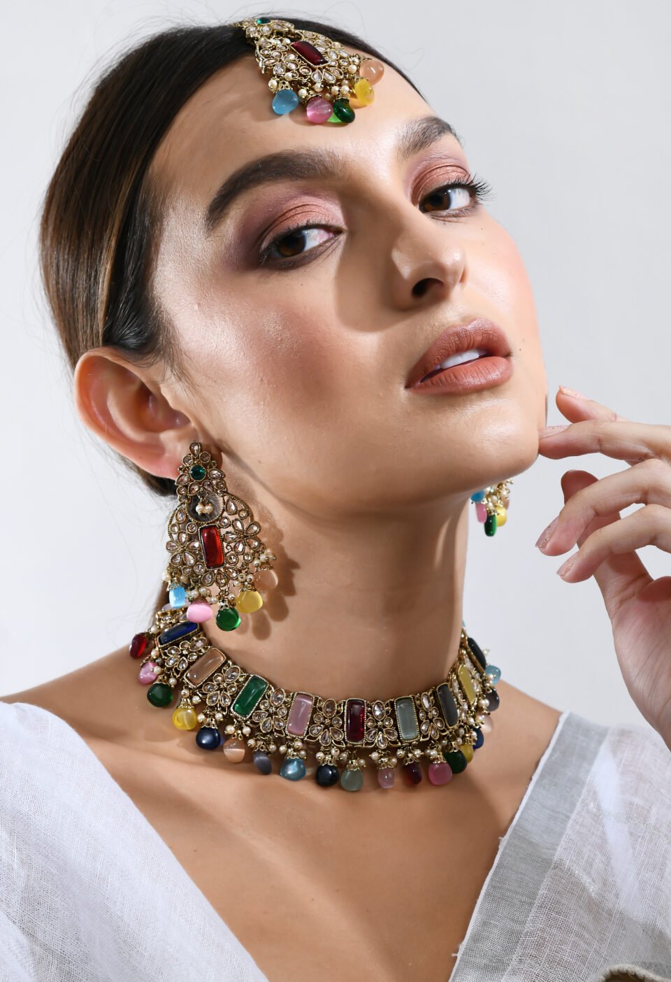 Navratan Stone Kundan-Jadau Choker & Earrings With Maang Tikka